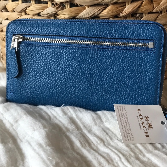 NWT Coach Phone Wallet - Picture 4 of 8